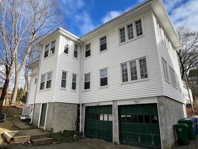 Building Photo - 66 Westchester Rd