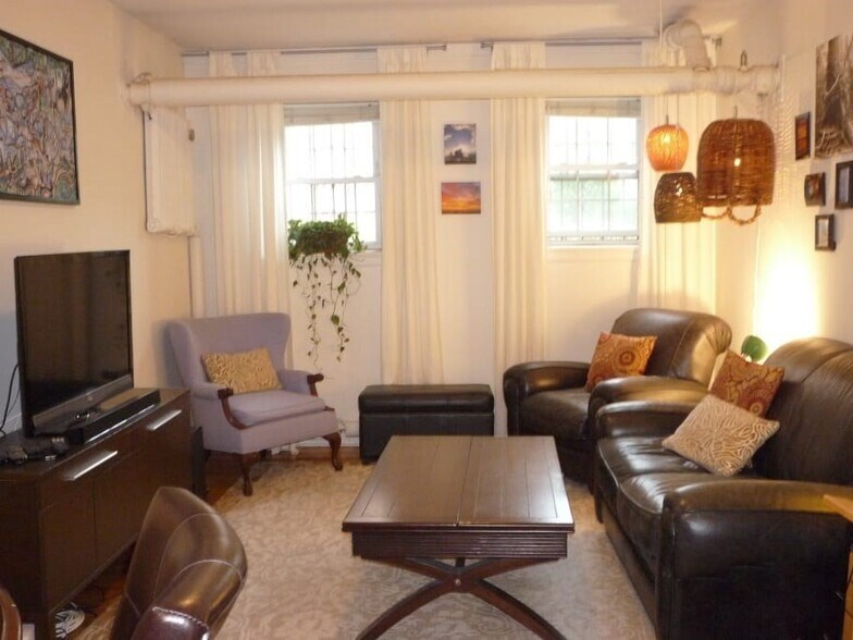 Building Photo - 16 Ware St