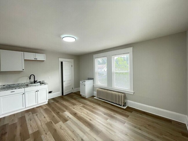 Building Photo - 55 Henriette St