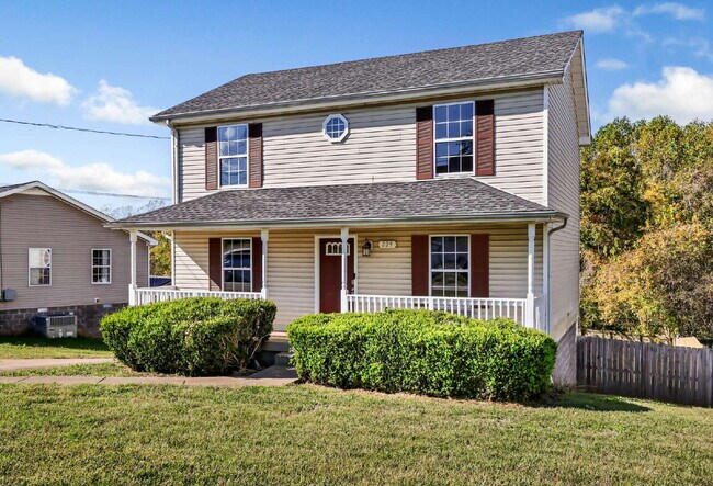 Building Photo - Amazing 3 bedroom 2 bathroom close to Fort...