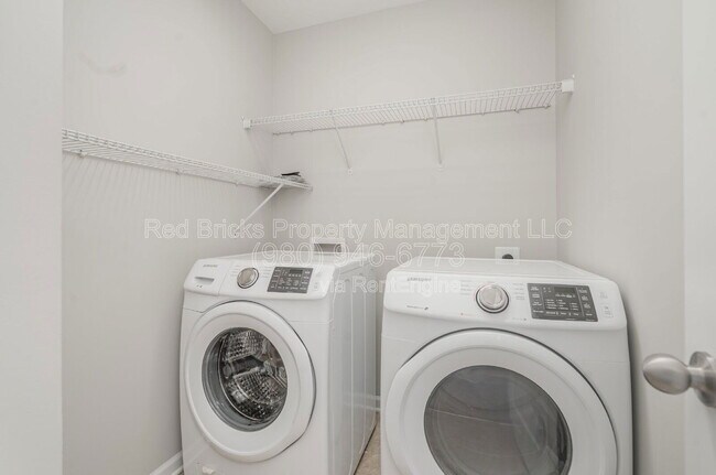 Building Photo - 5608 Cactus Valley Rd