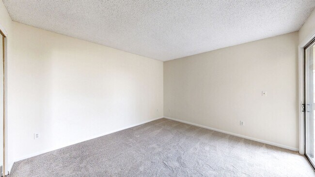 Building Photo - 13950 E Oxford Pl