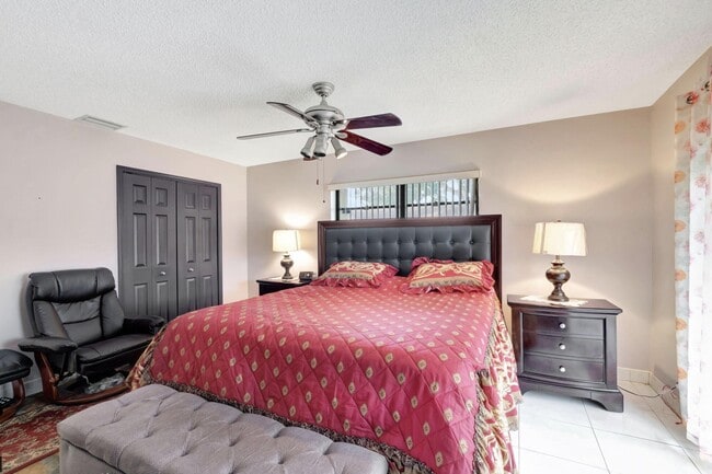 Building Photo - 4660 Greentree Pl