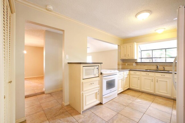Building Photo - 12029 Acorn Oak St