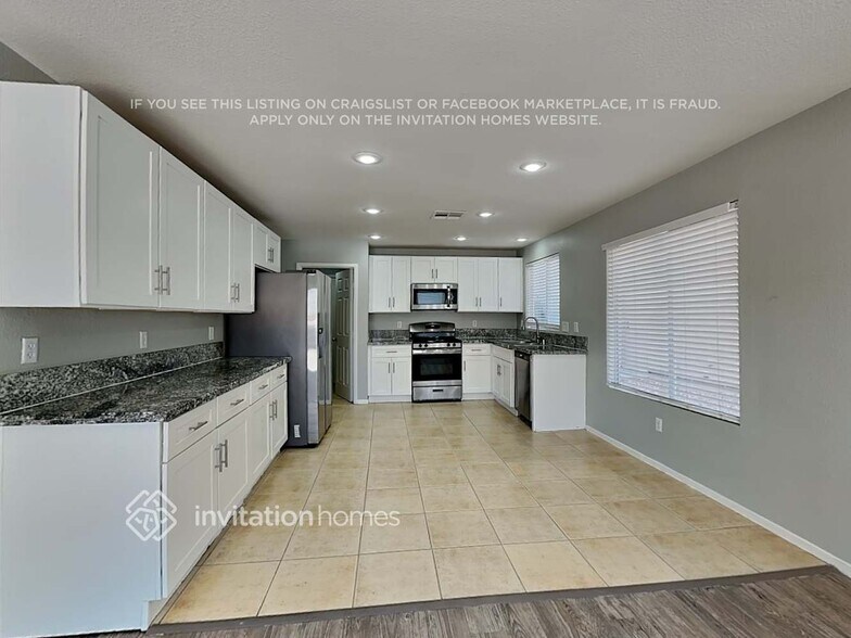 Building Photo - 7981 N Willow Pines Pl