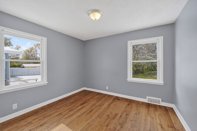 Building Photo - Updated 3-bed Home By Wes Montgomery Park