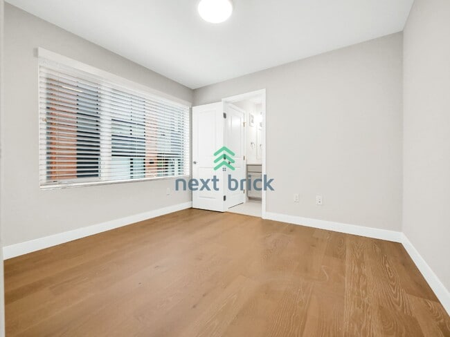 Building Photo - Welcome to this beautiful 4-bedroom, 3.5-bathroom for Rent!