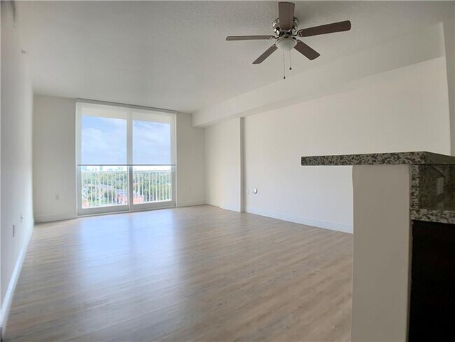Building Photo - 987 SW 37th Ave
