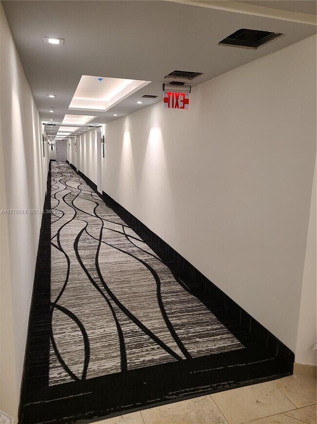 Building Photo - 3180 S Ocean Dr