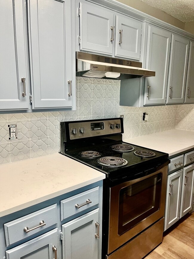 Building Photo - 704 Long Ct