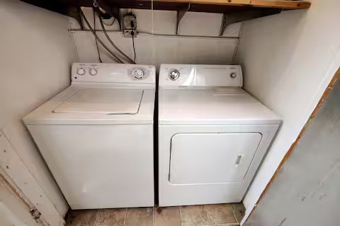 Laundry - 318 107th St SW