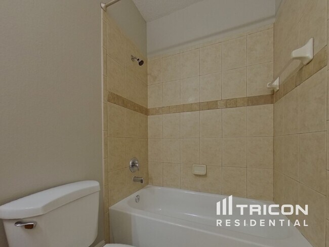 Building Photo - 605 Arlington Ct