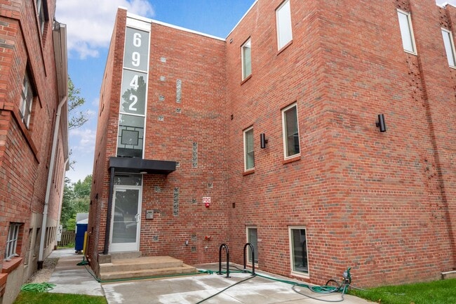 Building Photo - Quince, Fünfzehn, Fifteen!