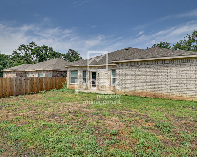Building Photo - $1950! 3Bed/2Bath home in Fort Worth!