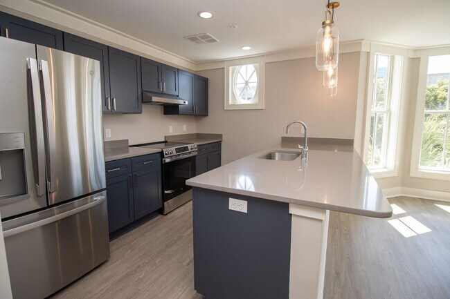 Building Photo - Luxury Living in the Heart of Downtown Col...