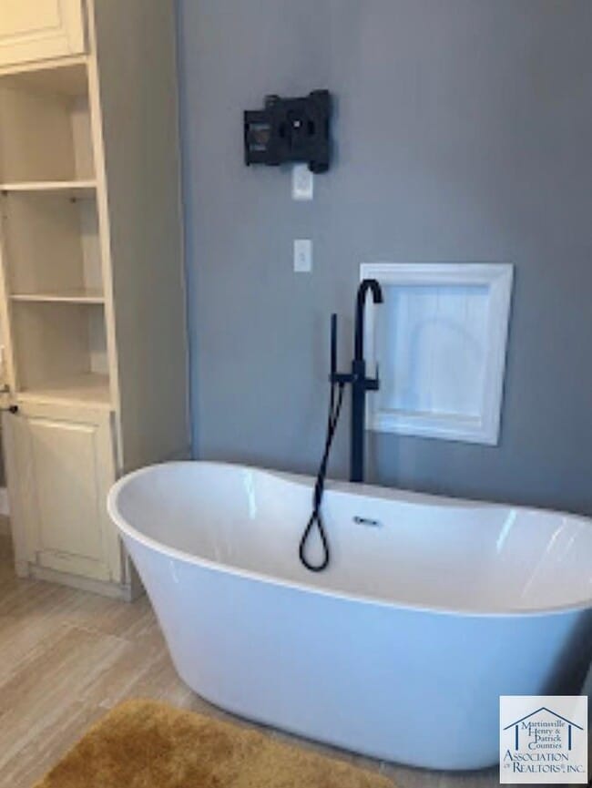 Building Photo - 1715 Mulberry Rd