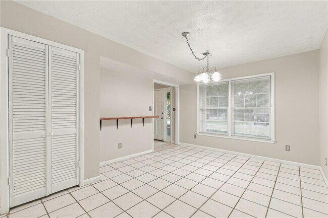 Building Photo - 1166 Shoreham Dr