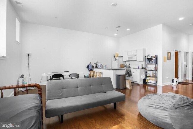 Building Photo - 1001 Chestnut St