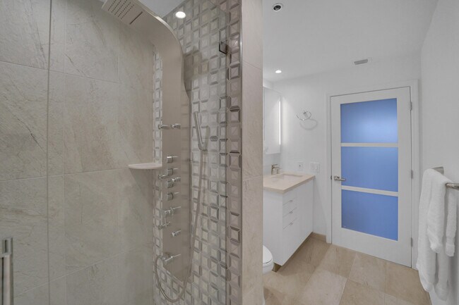 Building Photo - 4114 W Palm Aire Dr