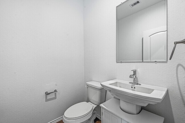 Building Photo - 24122 Juniper Hts Dr