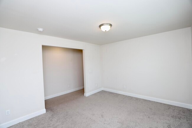 Building Photo - 870 Curlew Cir