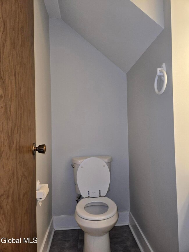 Building Photo - 93 Ridgewood Terrace