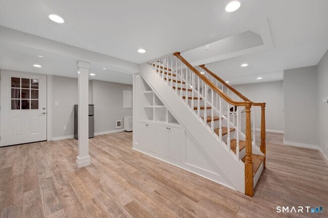 Building Photo - 51 Ledgewood Dr