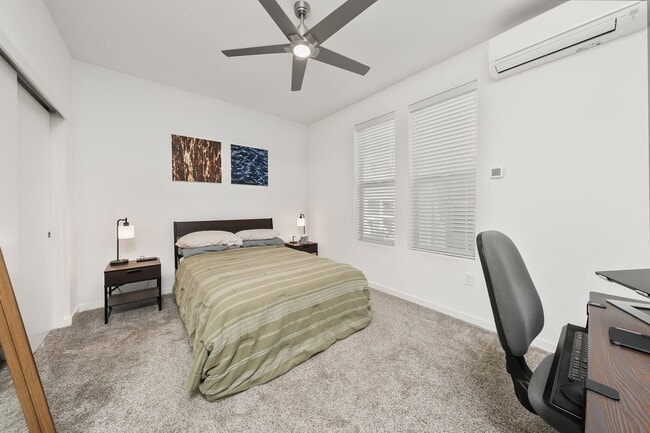 Building Photo - 1 Bed/1 Bath Modern Condo in Upper Land Park