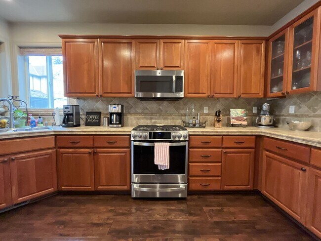 Building Photo - Charming 3 Bedroom Villebois Home with Loft, A/C, Designer Finishes and Community Pool!