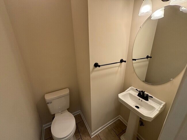 Building Photo - White House townhome available with 1 car ...