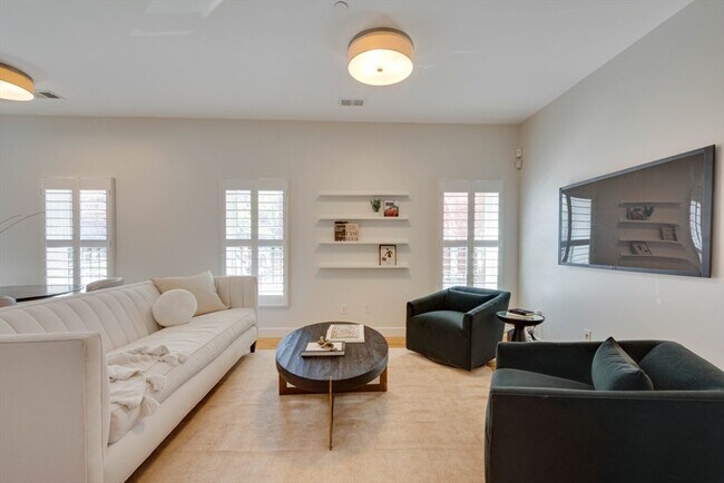 Building Photo - 242 Shawmut Ave