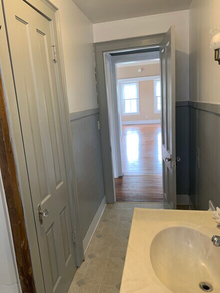 Building Photo - 223 Main St