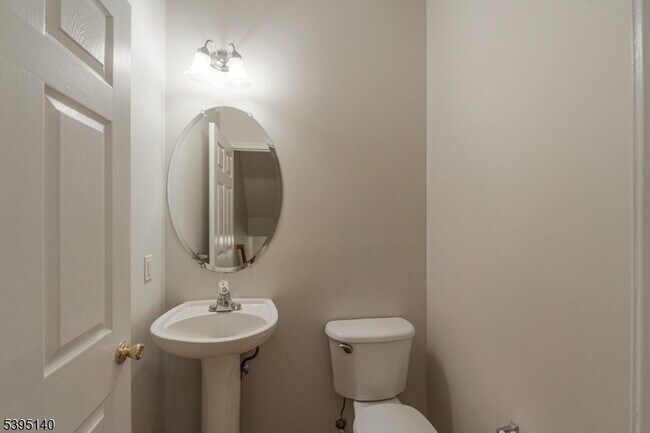 Building Photo - 105 Wallace Ct