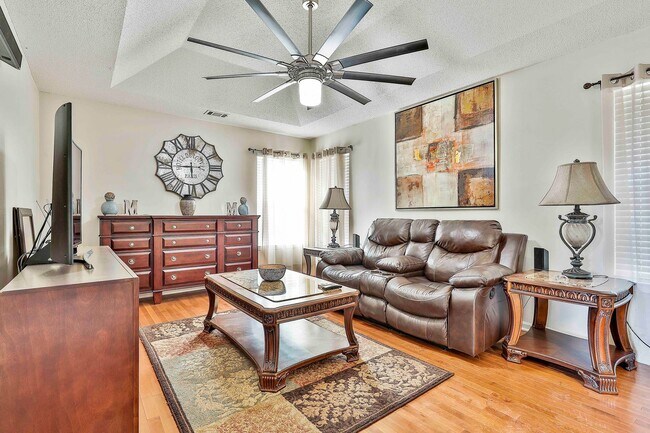 Building Photo - Fully Furnished 4 Bedroom with Internet Included!