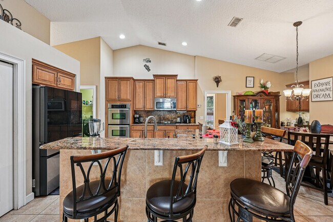 Building Photo - 3044 SW Savona Blvd