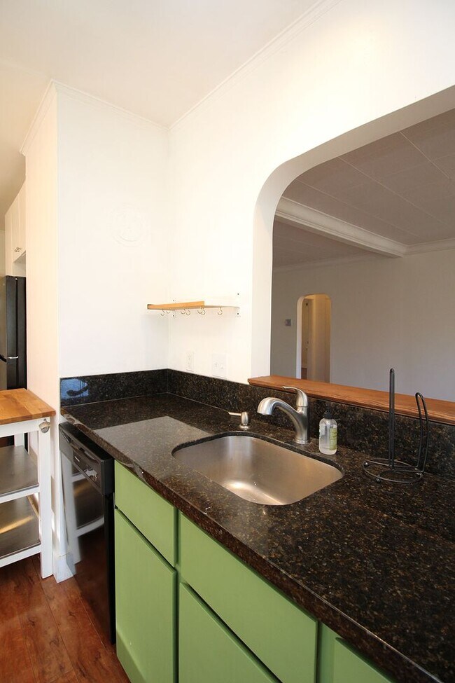 Building Photo - 1005 NE 58th Ave