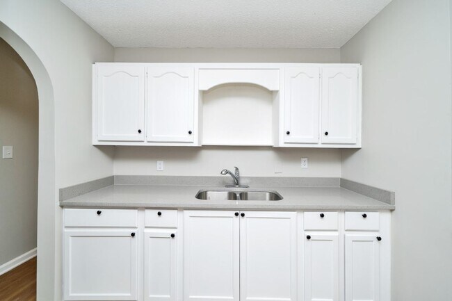 Building Photo - 429 Surrey Cir
