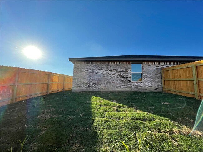 Building Photo - 2404 Duntov Dr