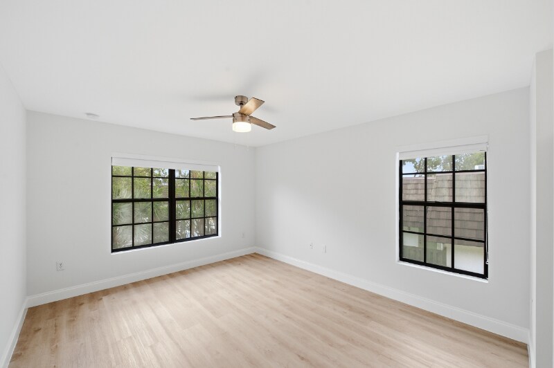 Building Photo - 2691 Albatross Rd N