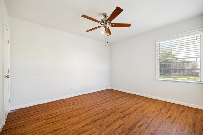 Building Photo - 4802 Holly St