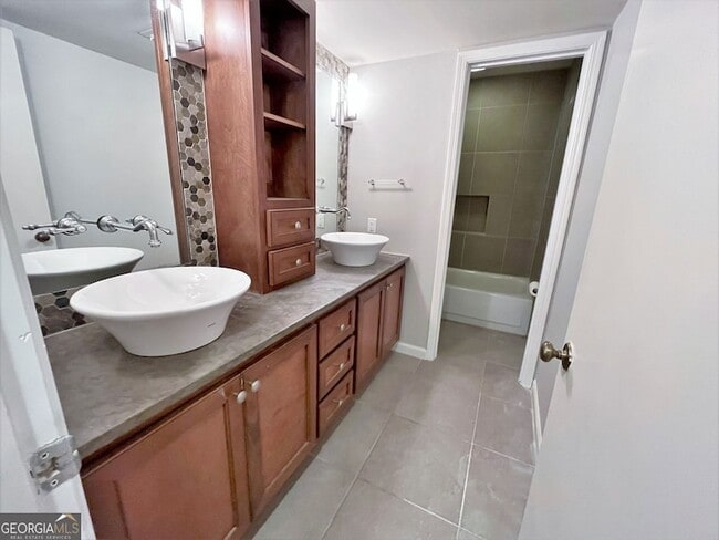 Building Photo - 82 Montre Square NW