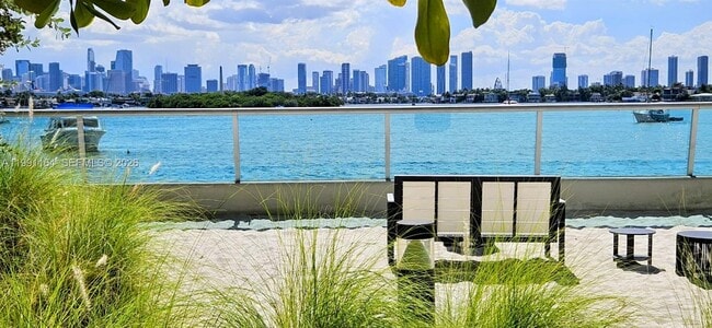 Building Photo - 1500 Bay Rd