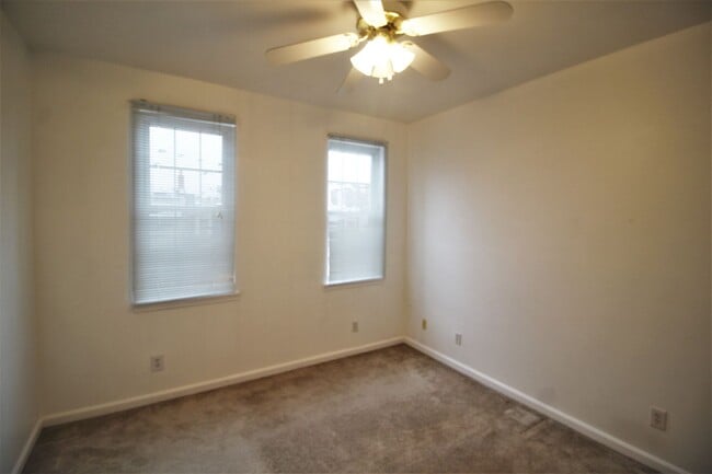 Building Photo - Gorgeous 2bd/1.5 ba Canton townhome. OSP, CAC, W/D and more! Available 3/13