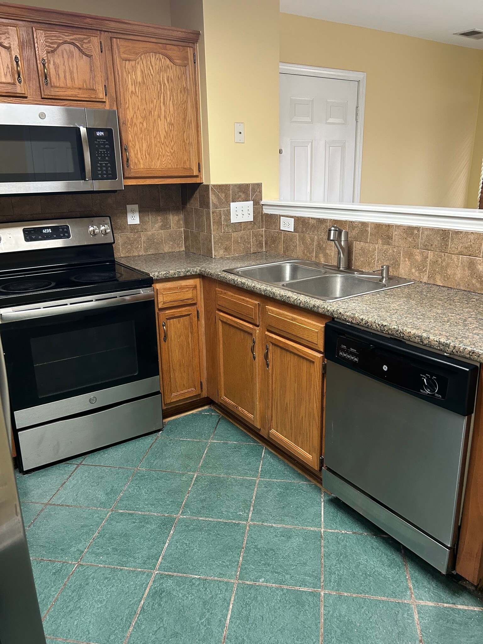 Building Photo - 505 Long Creek Pky