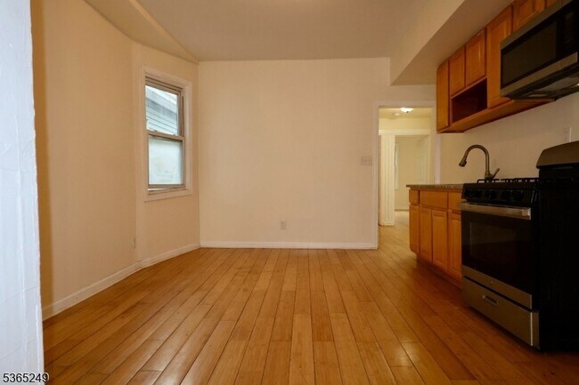 Building Photo - 16 N 5th St