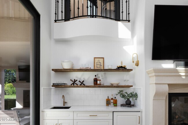 Building Photo - 7730 N Mockingbird Ln