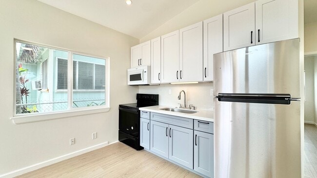 Building Photo - BRAND NEW 1 BED/1 BATH IN THE HEART OF KAI...