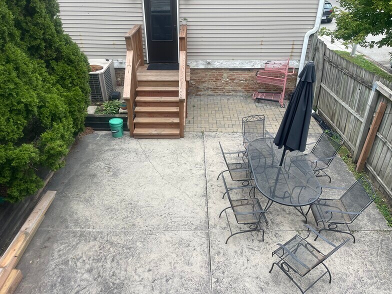 Building Photo - 1834 W Thomas St