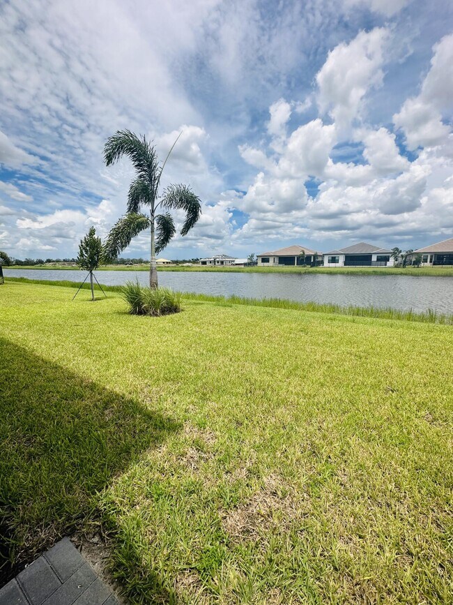 Building Photo - 12465 SW Crystal Cv Dr