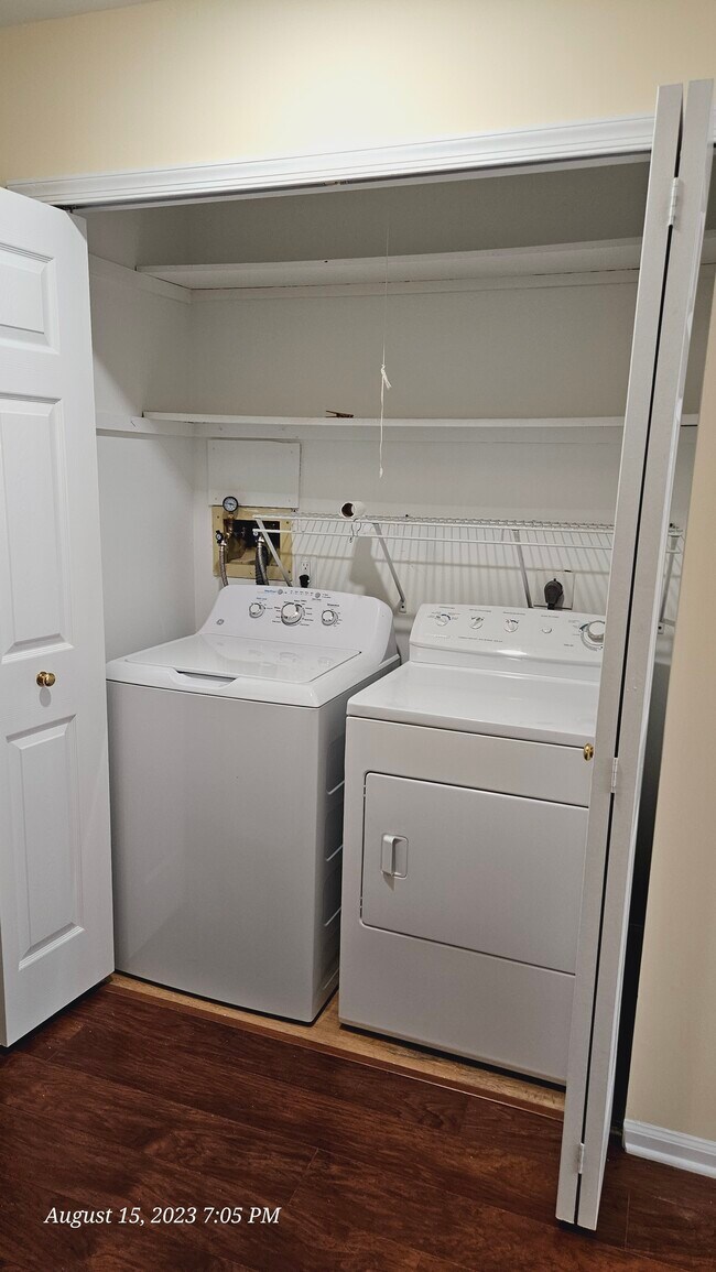 Building Photo - 451 Redbud Ct